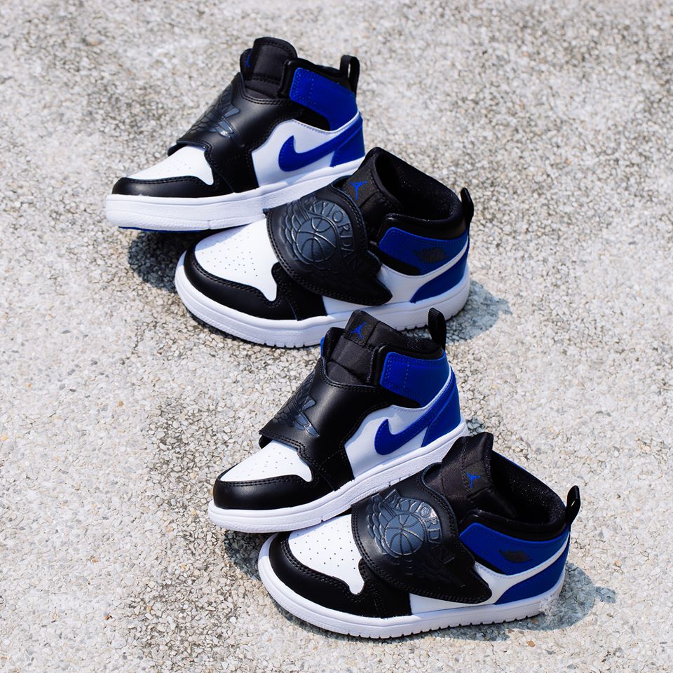 แนะนำรองเท้าสำหรับเด็ก NIKE SKY JORDAN 1 (TD) สวยน่าซื้อมาก มีจำหน่ายในไทยแล้ววันนี้
