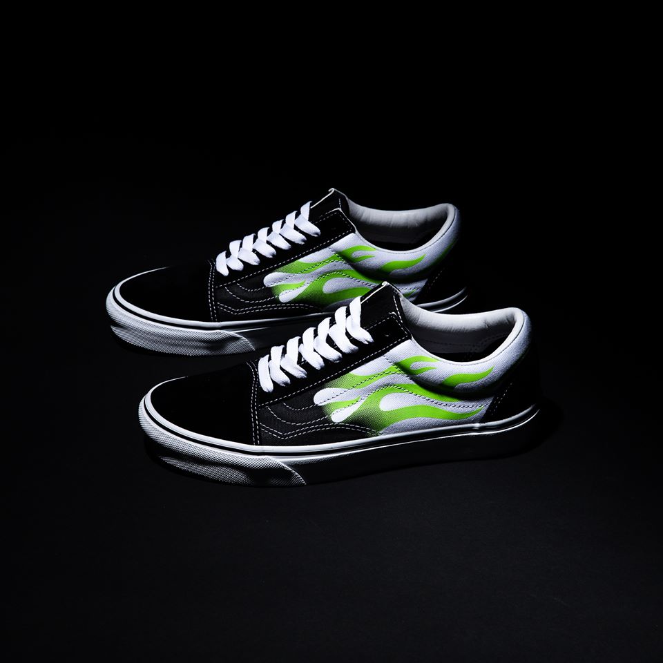 แนะนำรองเท้า VANS UA OLD SKOOL FLAME สนีกเกอร์เก๋าๆ ที่โดดเด่นด้วยลายไฟ จนหลายคนไม่อาจอดใจไหว ต้องซื้อให้ได้