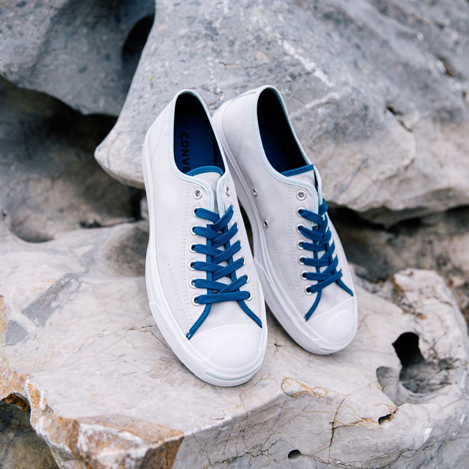 รองเท้า CONVERSE JACK PURCELL LIGHTWEIGHT OX LIGHT GREY สนีกเกอร์ทรงคลาสสิก ประสานความสวยงามของสีเทาและสีฟ้าได้อย่างลงตัว