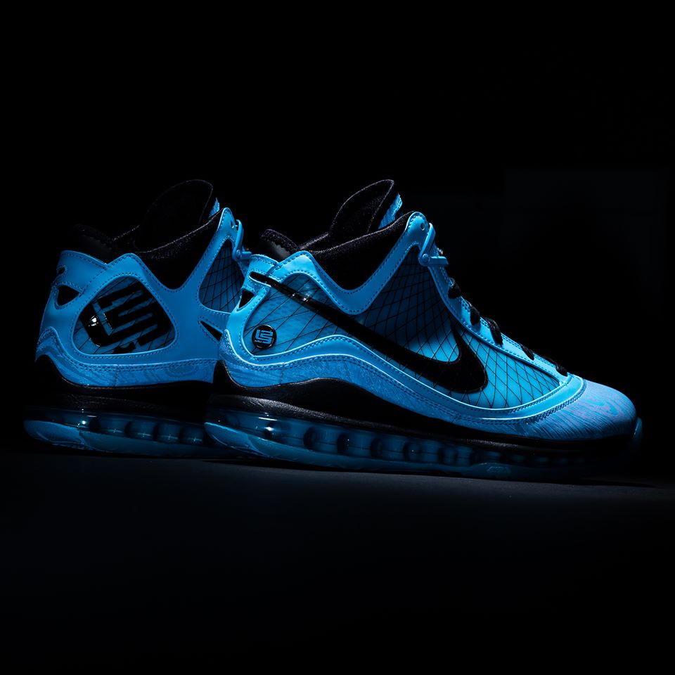 แนะนำรองเท้า Nike LeBron VII QS “ALL STAR” สนีกเกอร์สีฟ้าครามสุดเท่ สวยทันสมัย เย้ายวนเกินห้ามใจ