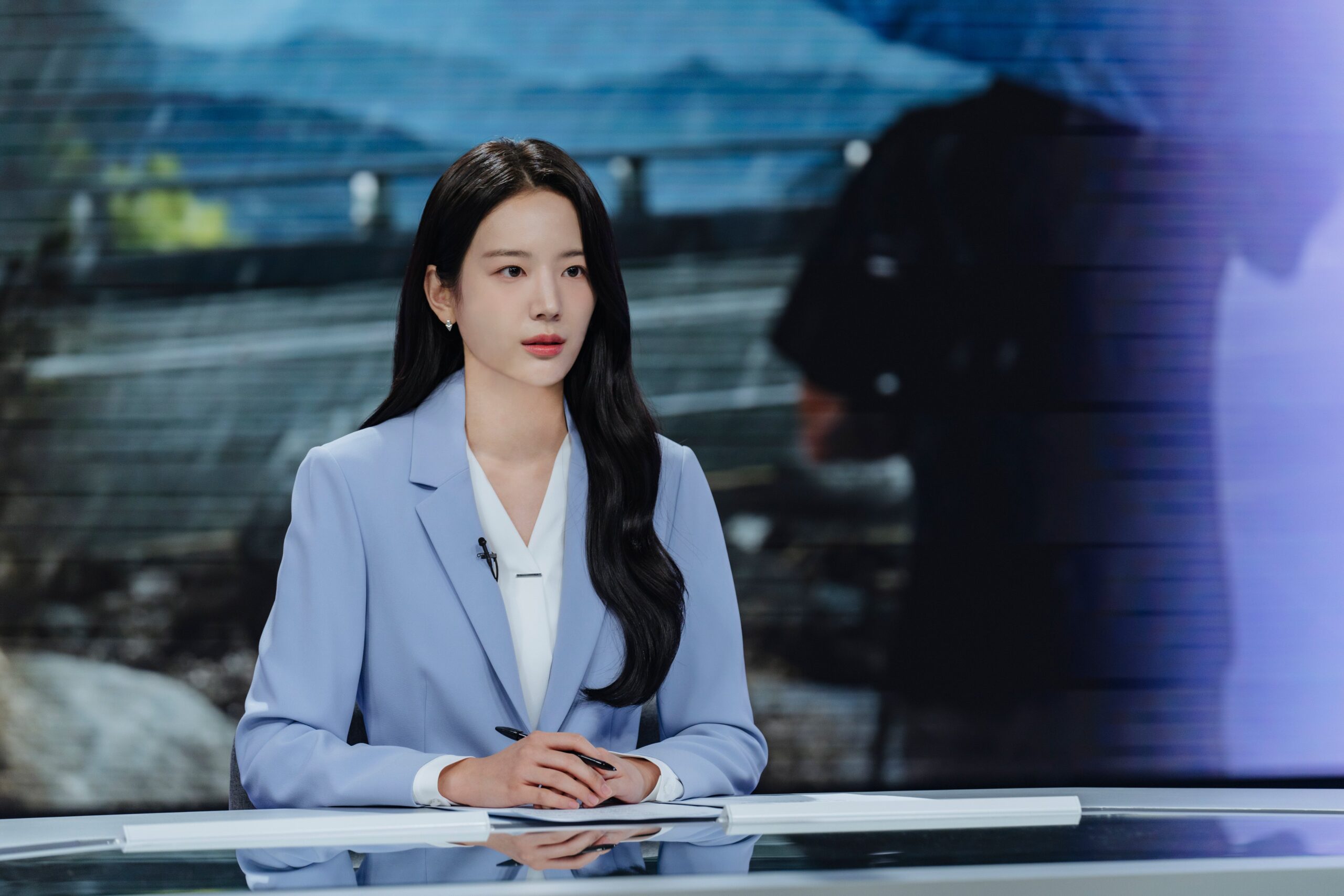 Jang Gyuri โชว์ความมั่นใจในบทบาทผู้ประกาศข่าวในซีรีส์ใหม่ "When The Phone Rings"