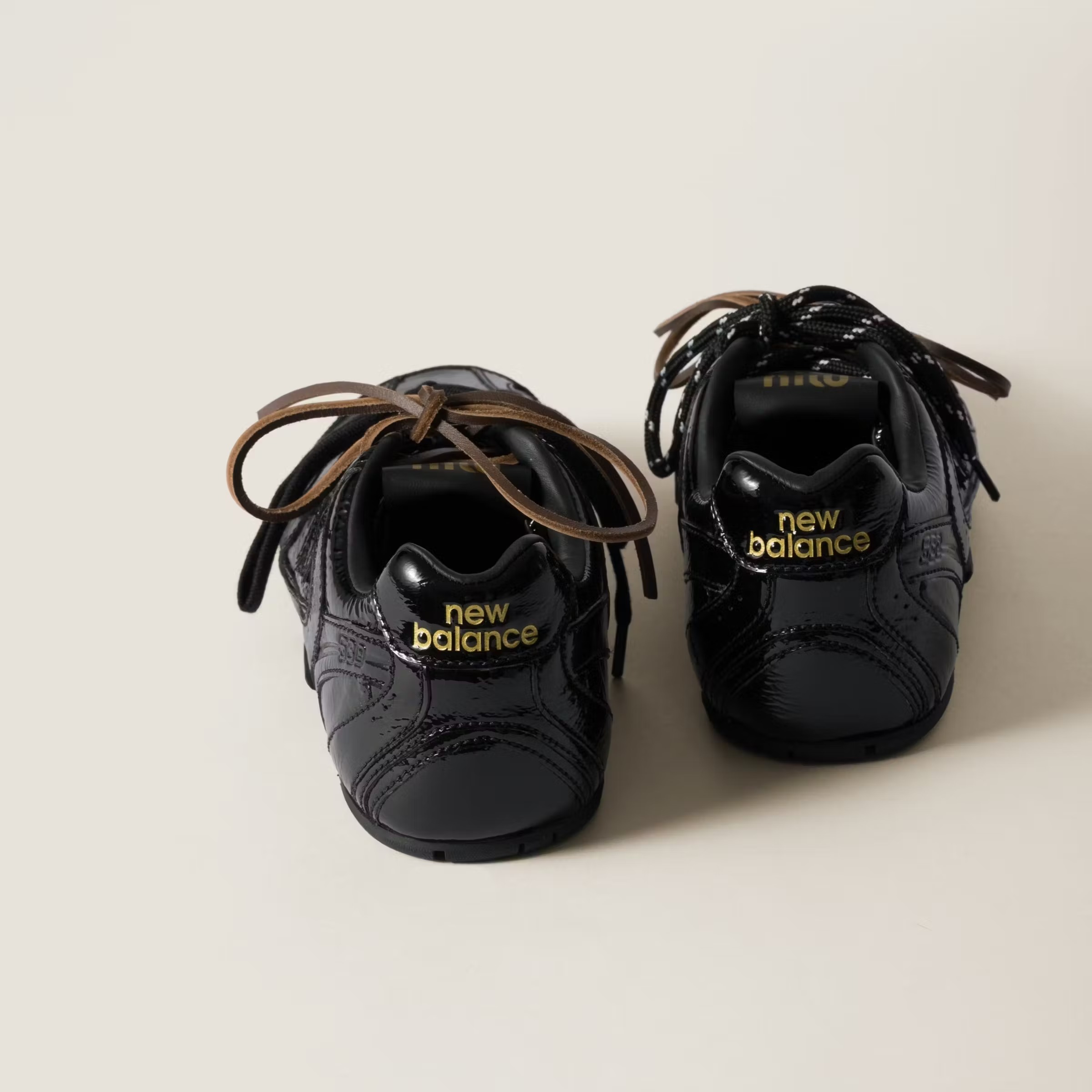 รองเท้าคู่ใหม่ New Balance 992 ปี 2025: ตำนานที่กลับมาในสไตล์ Steve Jobs