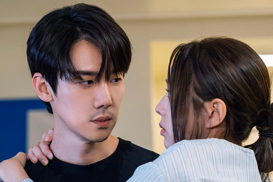 ยูยอนซอกดูแลแชซูบินอย่างอบอุ่น หลังประสบอุบัติเหตุในซีรีส์ “When The Phone Rings”