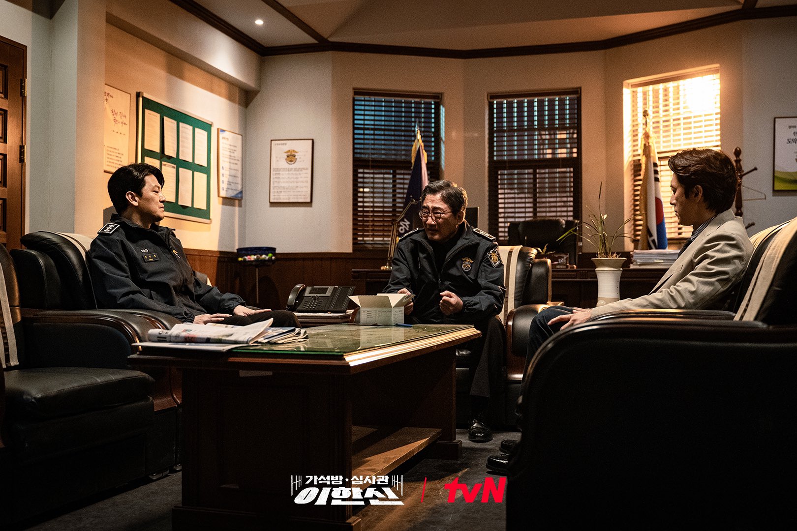 โกซูเริ่มต้นสืบคดีเครือข่ายยาเสพติดในคุกในซีรีส์ "Parole Examiner Lee"