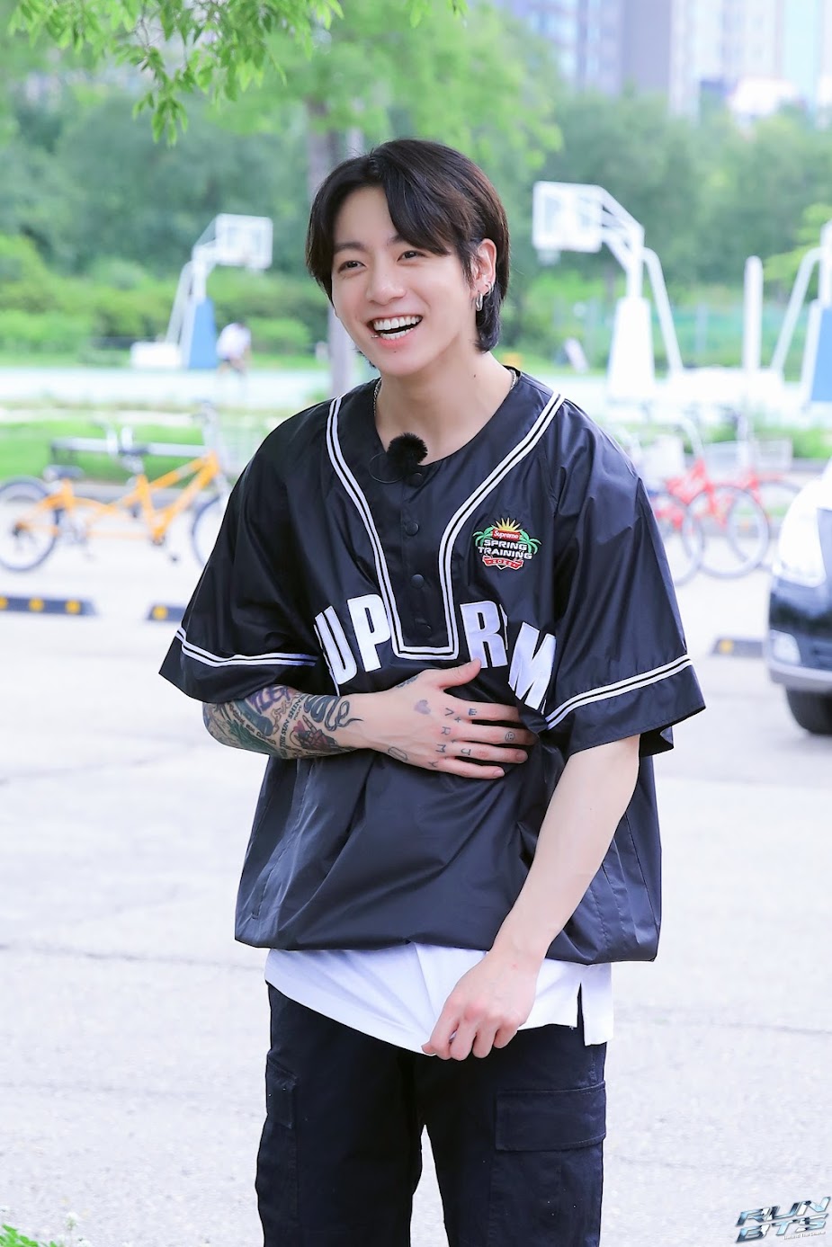 BTS Jungkook กับทริคตะเกียบสุดงงแต่โคตรเวิร์ค ที่ชาวเน็ตฮือฮา!