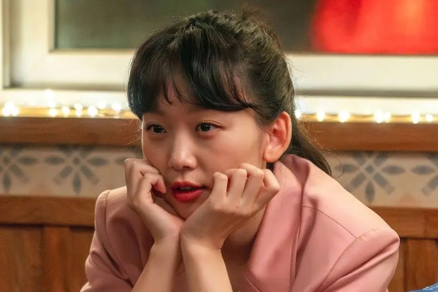 Jin Ki Joo เผยเหตุผลเลือกแสดง “Undercover High School” พร้อมเคมีระเบิดกับ Seo Kang Joon และเรื่องราวสนุกๆ อีกมาก!