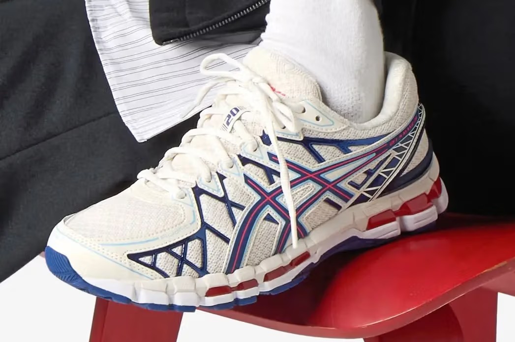 ASICS GEL-KAYANO 20 “Cream/Deep Marine”: เมื่อฟ้าบรรจบกับทะเลในสไตล์ที่ไม่เหมือนใคร