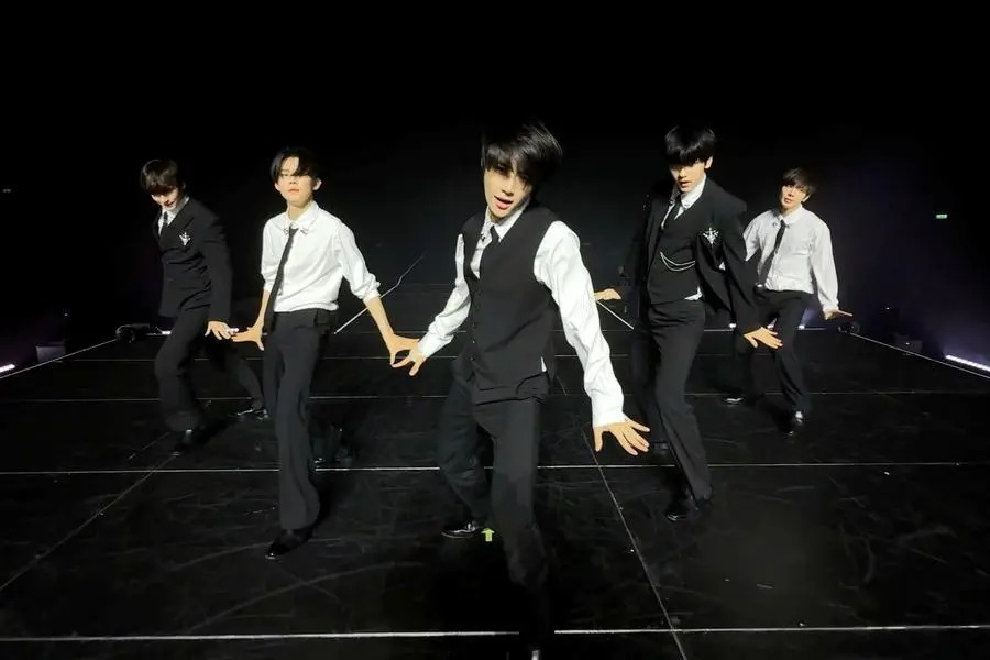 TXT ปล่อยคลิปแสดงสด “Resist (Not Gonna Run Away)” สุดดิบ เท่แบบไม่ปรุงแต่ง!