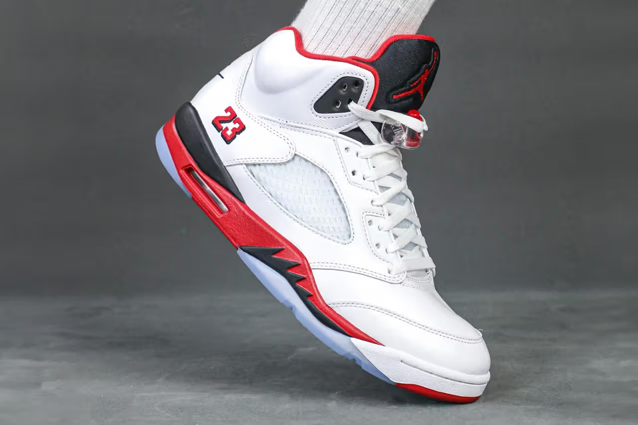 พรีวิว Air Jordan 5 "Fire Red" ปีนี้แบบ On-Foot เท่คลาสสิกของจริง!