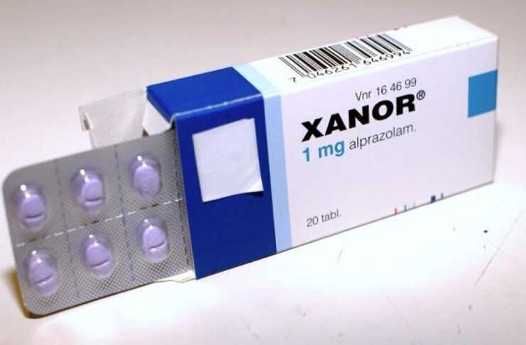 Xanax (แซแนกซ์) คือชื่อทางการค้าของยา Alprazolam ซึ่งอยู่ในกลุ่มยา Benzodiazepines